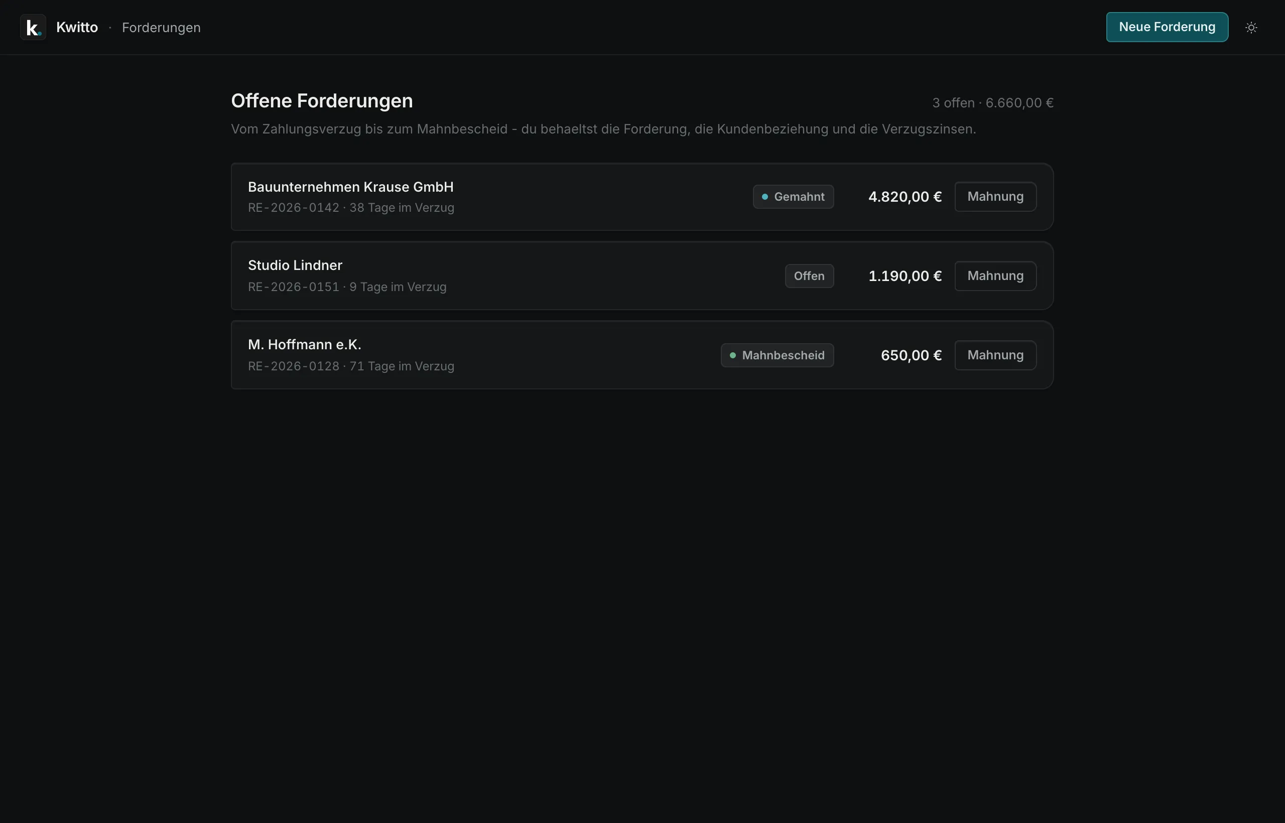 Kwitto im Dark Mode: offene Forderungen mit Status und Betrag